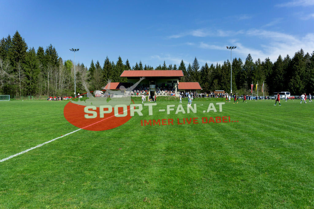 Portugal  U15 -Czech Republic U15 | Tribüne ; Portugal  U15 -Czech Republic U15 am 29.04.2022 in Arnoldstein
(Sportplatz), AUSTRIA, (Photo by Ernst Krawagner sport-fan.at) - Realisiert mit Pictrs.com