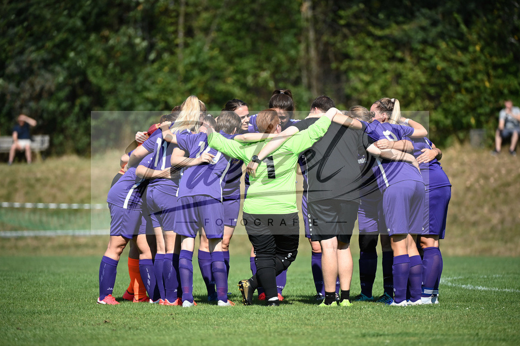 VFBGRE20200816_0090 | Fussball, Frauen:   bei dem Testspiel zwischen VfB Schinkel und TSG 07 Burg Gretesch IV auf der Sportanlage am Zuschlag am 16.08.2020 in Osnabrueck, Deutschland. - Realisiert mit Pictrs.com