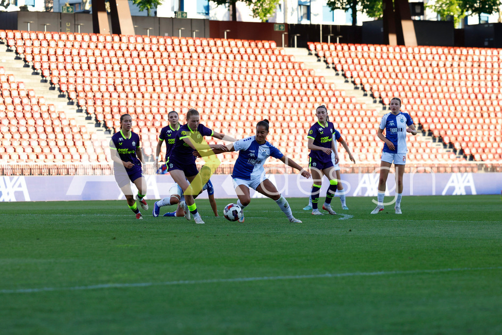GC Zürich vs FC Zürich - AXA Women’s Super League Playoffs - Stadion Letzigrund | KAYLA MCKENNA of Grasshopper Club Zürich during the AXA Women’s Super League Playoffs quarter-final second leg between GC Zürich and FC Zürich at Stadion Letzigrund, Zurich, Switzerland. - Realisiert mit Pictrs.com
