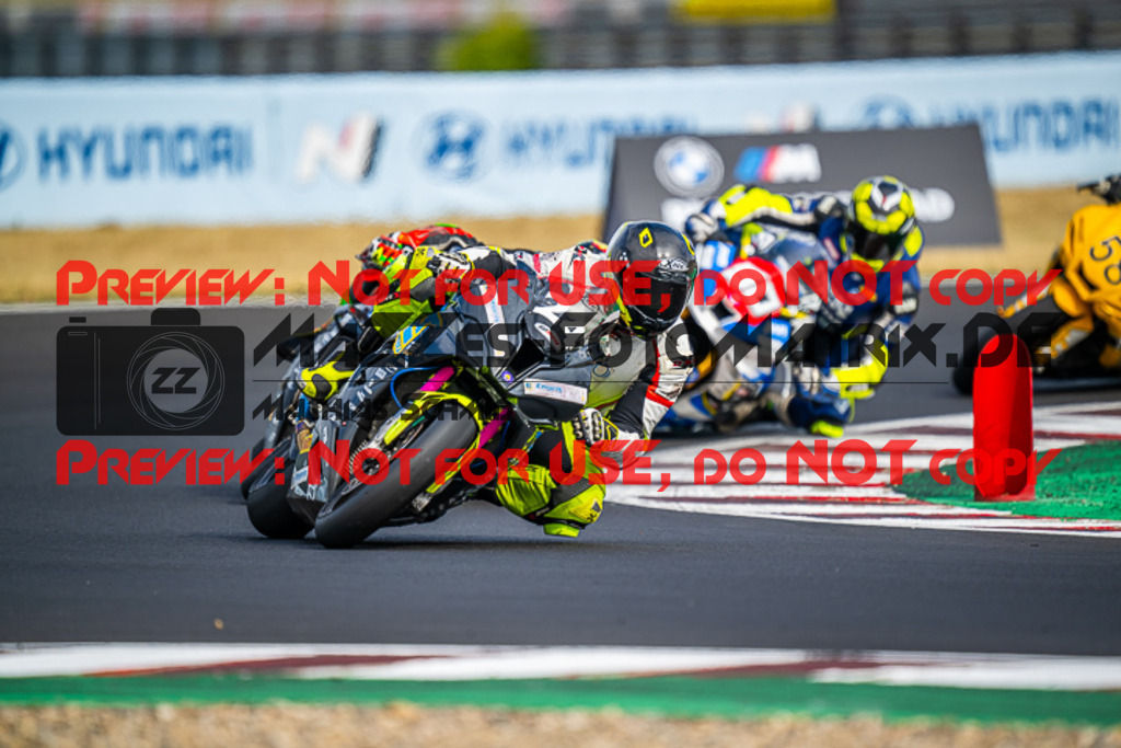 MaZZes_FotoMatrix_220625_2409 | PROSUPERSTOCK