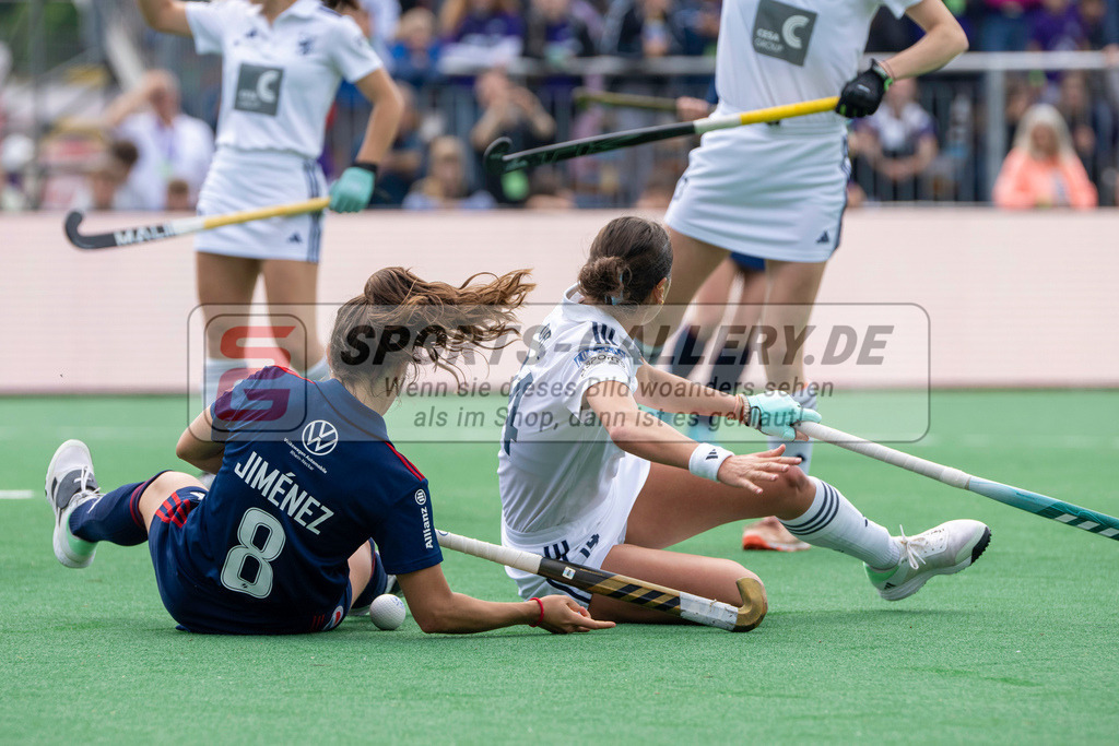 Final4_20240519-1204-0074 | Bonn, Deutschland, 19.05.2024: Lucia Jimenez Vicenter (Mannheimer HC), Selin Oruz (Duesseldorfer HC) in Aktion waehrend des Spiels der Deutsche Feldhockey-Meisterschaften 2024 zwischen Final 4 Damen Finale Düsseldorfer HC - Mannheimer HC im Bonner THV am 19.05.2024 in Bonn, Deutschland. (Foto von Stephan Fehrmann)

Bonn, Germany, 19.05.2024: Lucia Jimenez Vicenter (Mannheimer HC), Selin Oruz (Duesseldorfer HC) in action during the game of Deutsche Feldhockey-Meisterschaften 2024 between Final 4 Damen Finale Düsseldorfer HC - Mannheimer HC in Bonner THV at 19.05.2024 in Bonn, Deutschland. (Foto from Stephan Fehrmann)