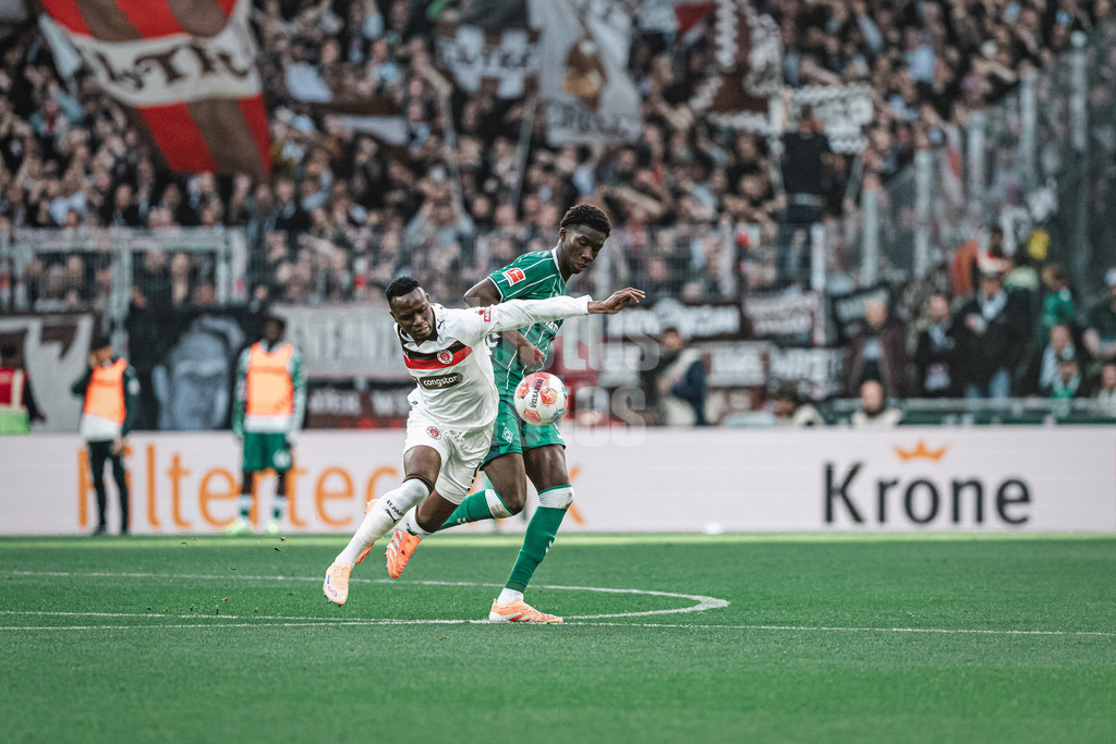 Fußball | Männer | Saison 2025/2026 | 1. Fußball-Bundesliga | 6. Spieltag | SV Werder Bremen vs. FC St. Pauli | 04.10.2025 | v.l. Abdoulie Ceesay (#9, FC St. Pauli) gegen Karim Coulibaly (#31, SV Werder Bremen)