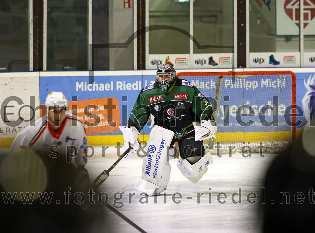 2022-11-04_013_Eishockey_TSV_Erding_gegen_TSV_Peissenberg | Erding, Deutschland, 04.11.2022:
Eishockey, Bayernliga 2022 / 2023, 10. Spieltag, TSV Erding gegen TSV Peißenberg, Endergebnis: 4:3

Torwart Christoph Schedlbauer (Erding Gladiators, #31)

Foto: Christian Riedel / fotografie-riedel.net