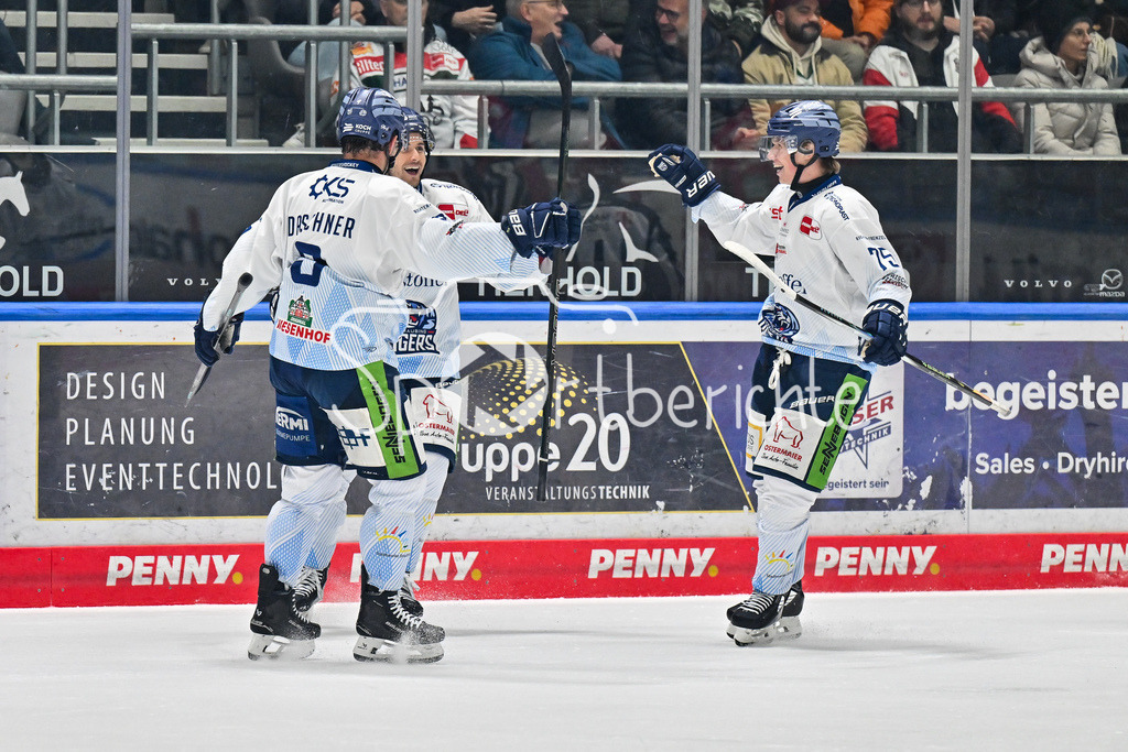 Augsburger Panther - Straubing Tigers | Augsburg, DEUTSCHLAND - 14. NOVEMBER: Jubel der Gäste nach dem Treffer zum 0-1 durch Nick HALLORAN (Straubing Tigers 71) / Tor / Torschuetze / Freude / Happy beim Ligaspiel zwischen den Augsburger Panthern und den Straubing Tigers am 18. Spieltag der Penny DEL im Curt Frenzel Stadion am 14.11.2025
