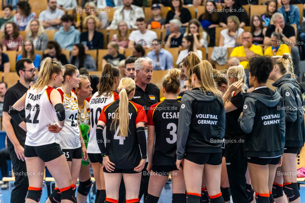 2023-00070886-Freundschaftsspiel-Deutschland-Ukraine | Vital HEYNEN (Bundestrainer) GER 20.05.2023; Berlin Foto: Gerold Rebsch - www.beachpics.de
