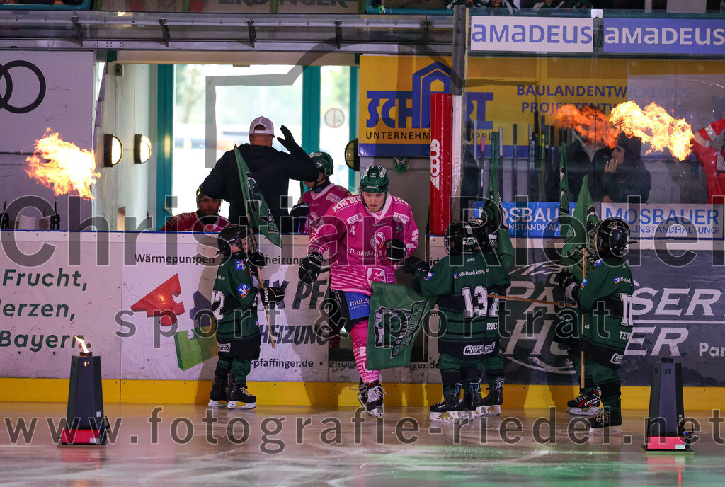 2025-10-05_006_TSV_Erding_gegen_Heilbronner_Falken | Erding, Deutschland, 05.10.2025:Eishockey, Oberliga Süd 2025 / 2026, 6. Spieltag, TSV Erding gegen Heilbronner Falken, Endergebnis: 3:1Erik Modlmayr (Erding Gladiators, #21)Foto: Christian Riedel / fotografie-riedel.net