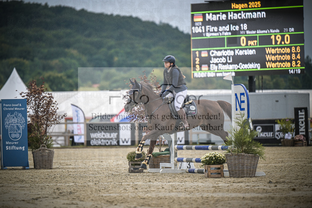 DOS_0890 | Entdecke hochwertige Reitturnierfotos von Foto Oger. Professionell, emotional und authentisch – jetzt Lieblingsmomente im Shop bestellen.Deutschlandweite Turnierfotografie. - Realisiert mit Pictrs.com