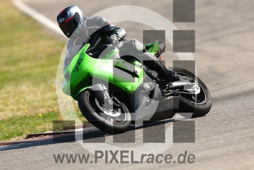 0300-20260426_01066 | Schöne Erinnerungen an spannende Momente - das festzuhalten ist unser Job. PIXELrace.de ist seit 2003 auf den Rennstrecken Europas unterwegs um die Action draußen beim Fahren und die wunderbare Stimmung imm Fahrerlager für euch einzufangen.