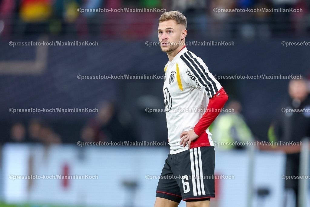 DFB17112501043 | 17.11.2025, Fußball, Länderspiel, WM-Qualifikation Europa, Deutschland - Slowakei, Red Bull Arena (Leipzig), 10. Spieltag, Saison 2025 2026: Joshua Kimmich (GER #06) reagiert  beim Aufwärmen Training vor dem Spiel Regulations prohibit any use of photographs as image sequences and or quasi-video.
