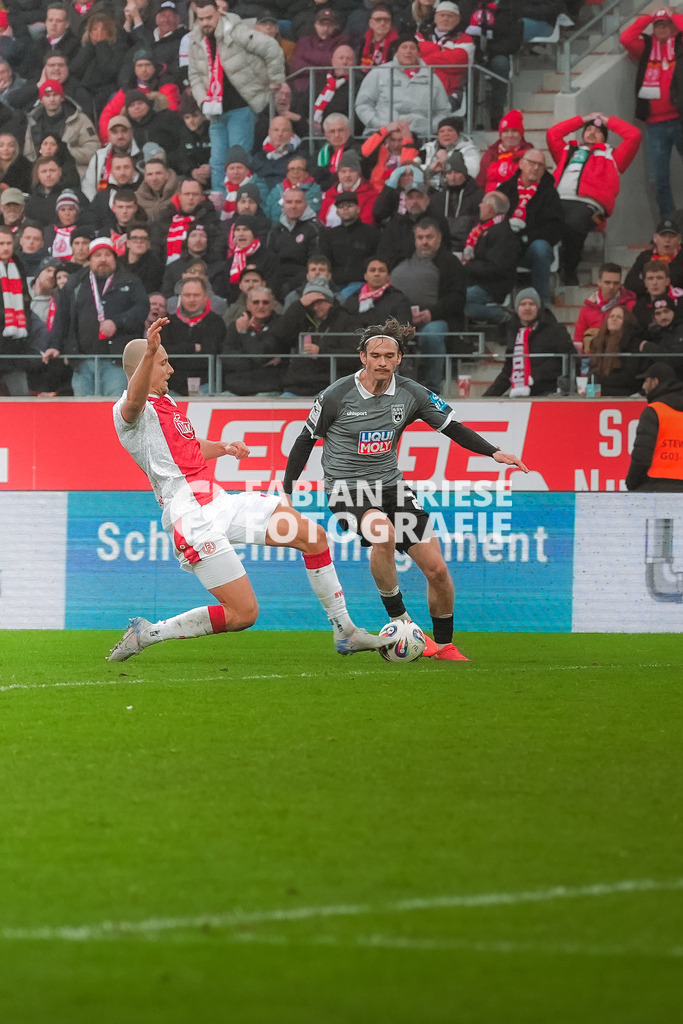 GER Rot-Weiss Essen vs. SSV Ulm, Fussball, 3. Liga, Spieltag 19, Saison 2025/2026, 20.12.2025 | GER Rot-Weiss Essen vs. SSV Ulm, Fussball, 3. Liga, Spieltag 19, Saison 2025/2026, 20.12.2025Foto: Fabian Friese - Realisiert mit Pictrs.com