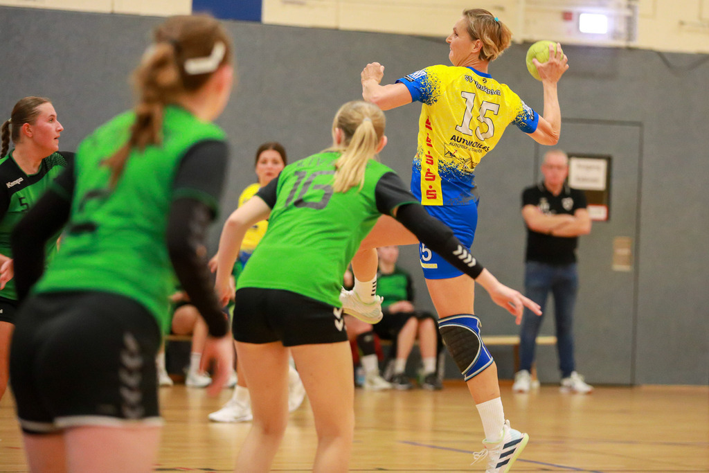 HcTvRhedeII_SvNeukirchen_150924_095 | Bildergalerie von Sport-Ereignissen aber auch von weiteren spannenden Dingen - nicht nur vom Niederrhein. In Anlehnung an den bekannten Spruch von Hanns Dieter Hüsch heißt das Motto: "Niederrhein ist überall".  - Realisiert mit Pictrs.com