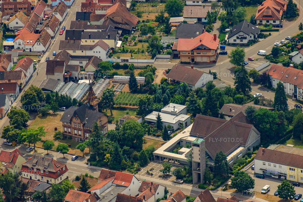 Luftbild: Rathaus, Pfarrkirche St. Georg in Jockgrim im Bundesland Rheinland-Pfalz in Deutschland. Foto: IMG_29737.jpg vom 02.07.2010 durch Werner Riehm/FLY-FOTO.de