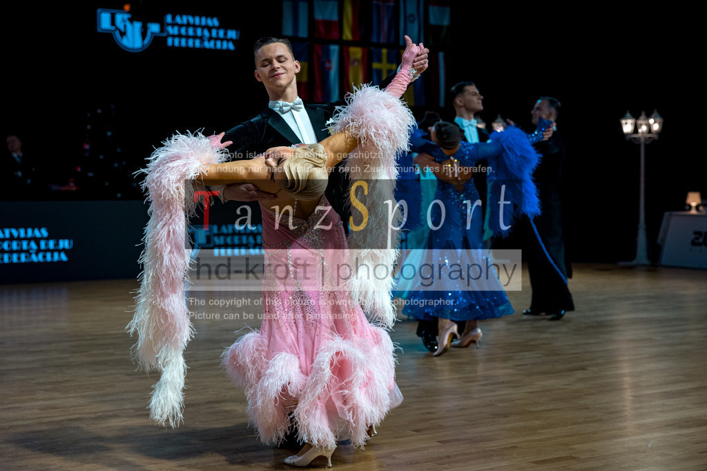 20251212_WDSF_World_Ch_Cup_RS-Std_1461-2 | Tanzsportbilder, Standardtanz, Lateintanz, WDSF, DTV, LTVB, dancecomp, goc, hessen tanzt, blaues band der spree, walzer, tango, wiener walzer, slowfox, quickstepp, samba, rumba, cha-cha-cha, paso doble. jive, hd-kroft photography, turniertanzsport