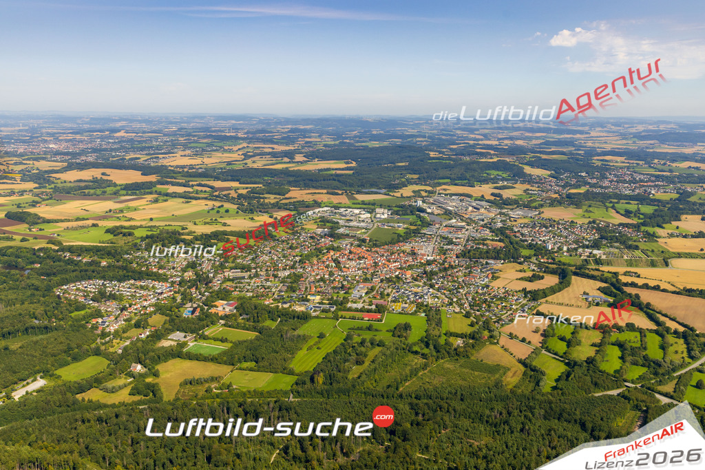 Luftbild der Stadt Horn-Bad Meinberg - Die Luftaufnahme wurde 2025 vom UL-Flugzeug heraus erstellt ( keine Drohne ) - Hochauflösende Luftaufnahme - für professionelle Ausdrucke geeignet. Die Geschenkidee !Hier alle&nbsp;Infos zur Lizenzierung der LuftaufnahmeWir fliegen auch dieses Jahr wieder in Ihre Region um Luftbilder zu erstellen.- Luftbild anfragen