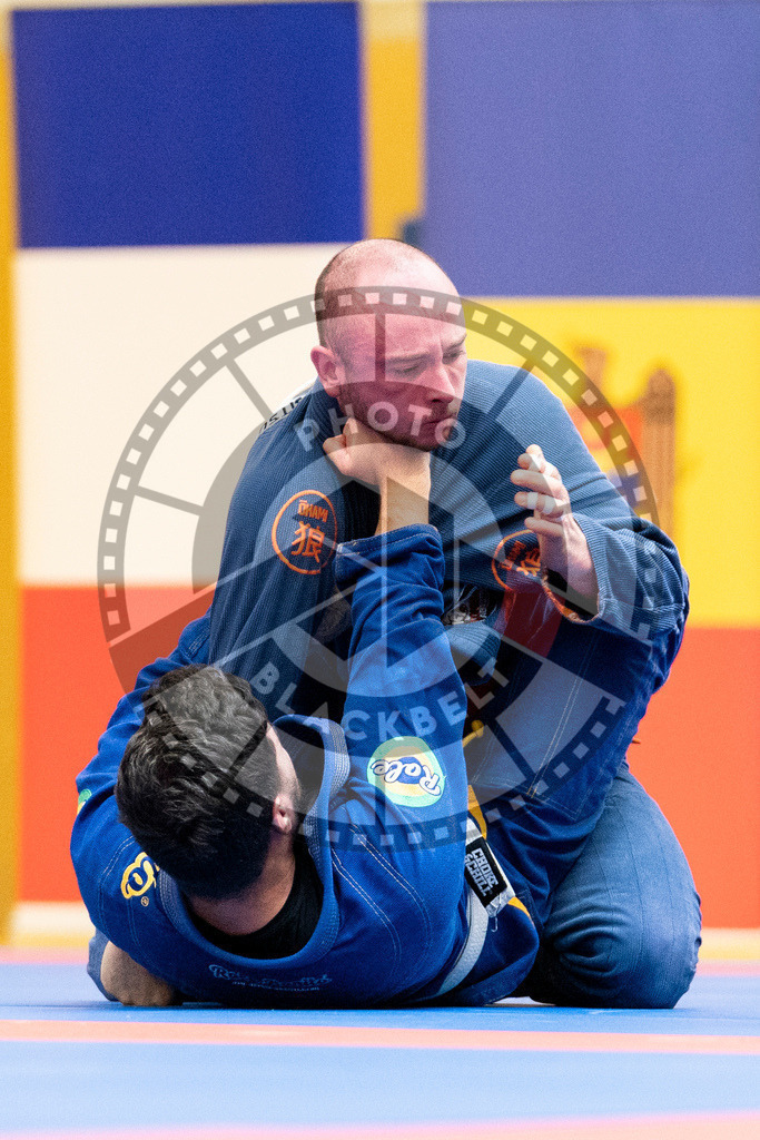 20231118PBB11190 | Fighters compete during the AJP Tour 600 Frankfurt Championship in Frankfurt/Main, Germany, on November 18, 2023.