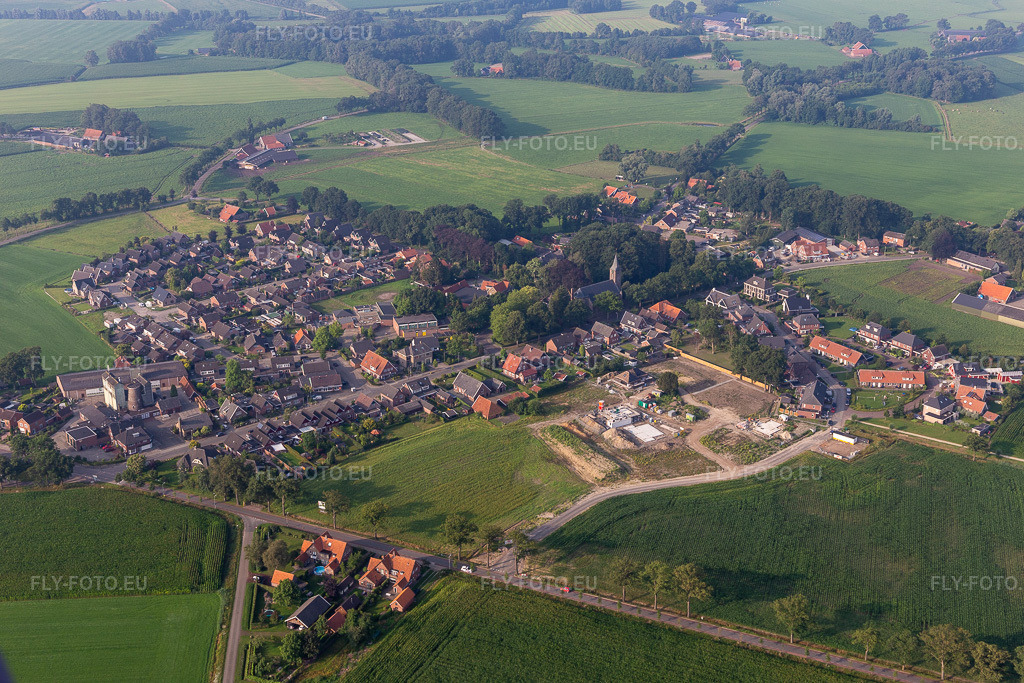 Vue aérienne: Vue de la ville à Winterswijk Meddo dans le département Gueldre, Pays-Bas. Photo: IMG_008234.jpg prise le 18/07/2020 par Werner Riehm/FLY-FOTO.eu – Résolution de l'original: 5472 x 3648 px