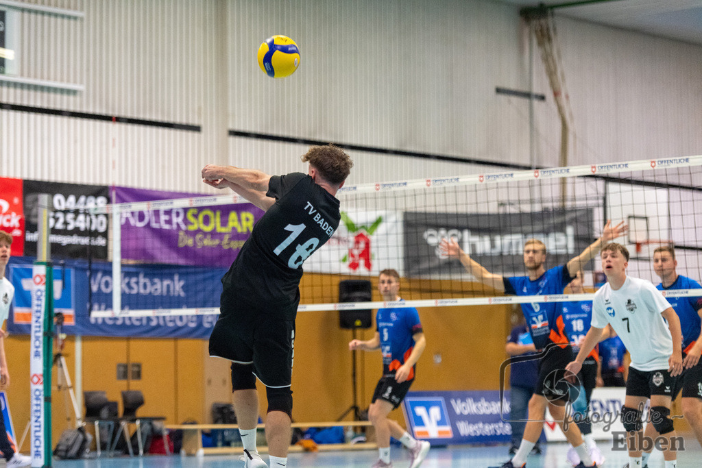 VSG Ammerland-TV Baden | Volleyball-Regionalliga; VSG Ammerland (blau)-TV Baden (weiß) am 19.10.2024; in Bad Zwischenahn (Sporthalle Schullerstraße), Photo: Philip Eiben 2024 - Realisiert mit Pictrs.com
