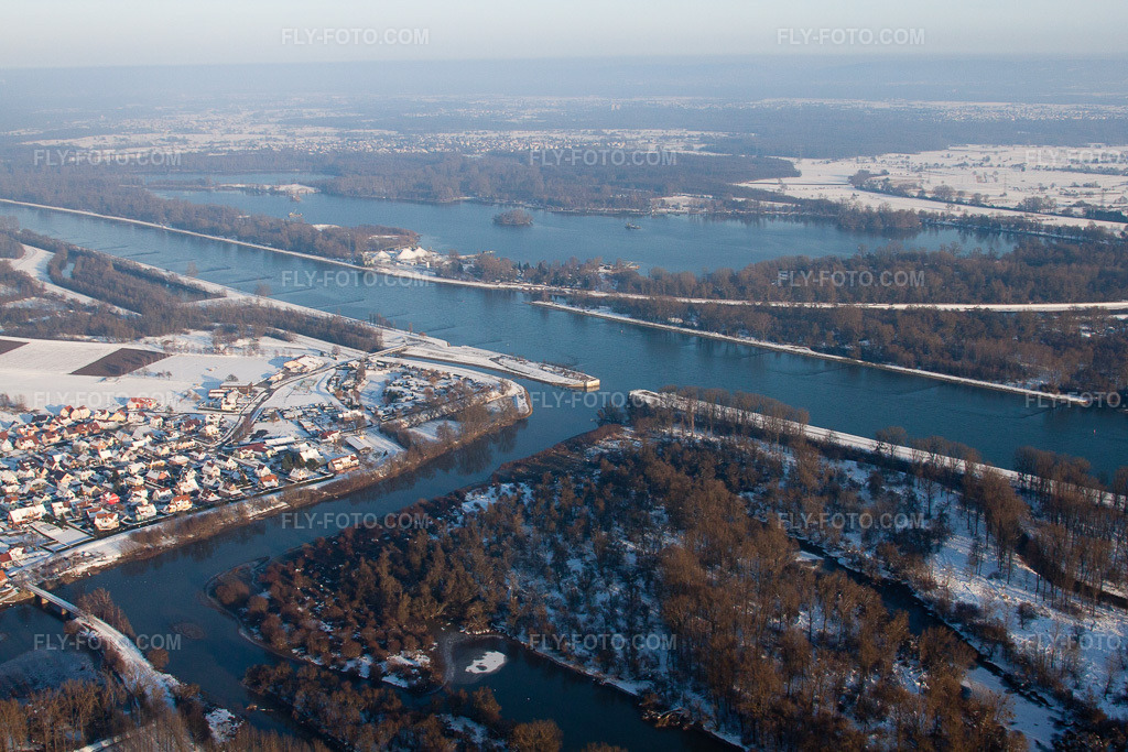 Aerial view: Sauer estuary in Munchhausen in the state Bas-Rhin, France.Photo: IMG_36624.jpg taken on 01/05/2011 by Werner Riehm/FLY-FOTO.comResolution of the original: 4752 x 3168 px