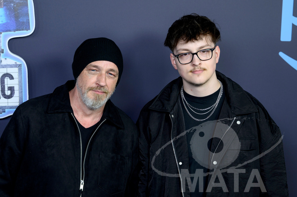 _DWA2547 | Torsten Sträter und Sohn bei der Premiere der 5. Staffel der Amazon Prime Video Comedy-Gameshow 'LOL: Last One Laughing' in der Astor Film Lounge. München, 21.03.2024 - Realisiert mit Pictrs.com