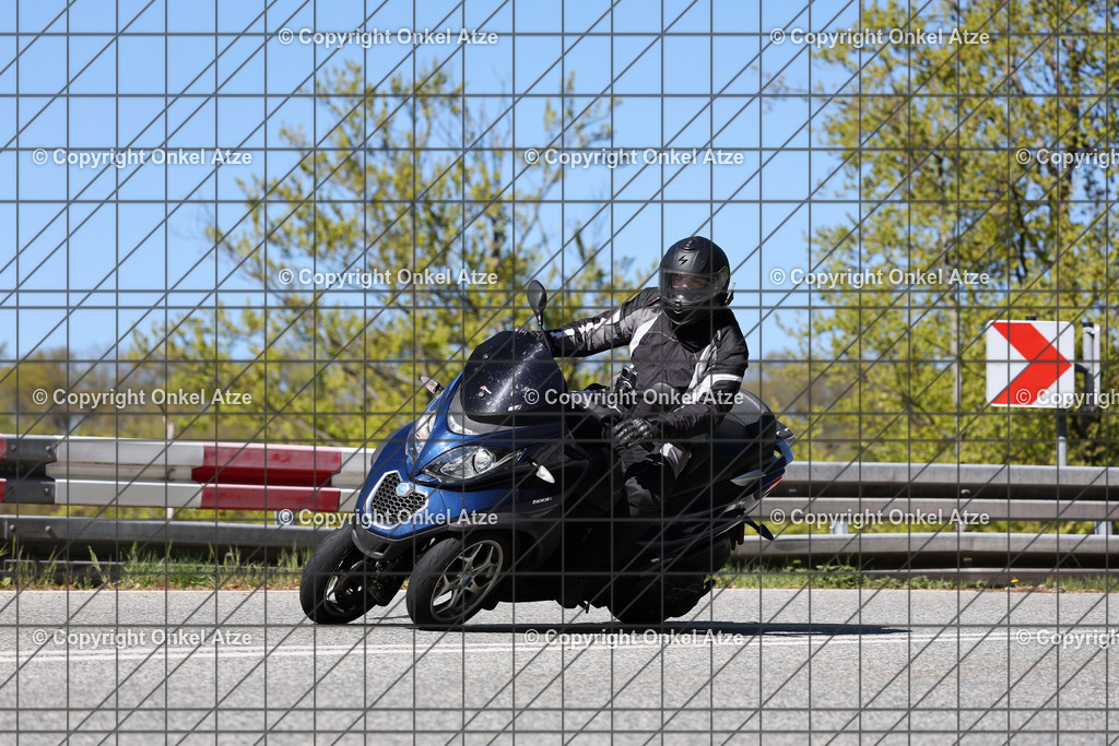 IMG_8233 | Fotograf am Kyffhäuser. Onkel Atze. Kyffhäuser Rennstrecke. Café36. Motorsportfotografie. - Realisiert mit Pictrs.com