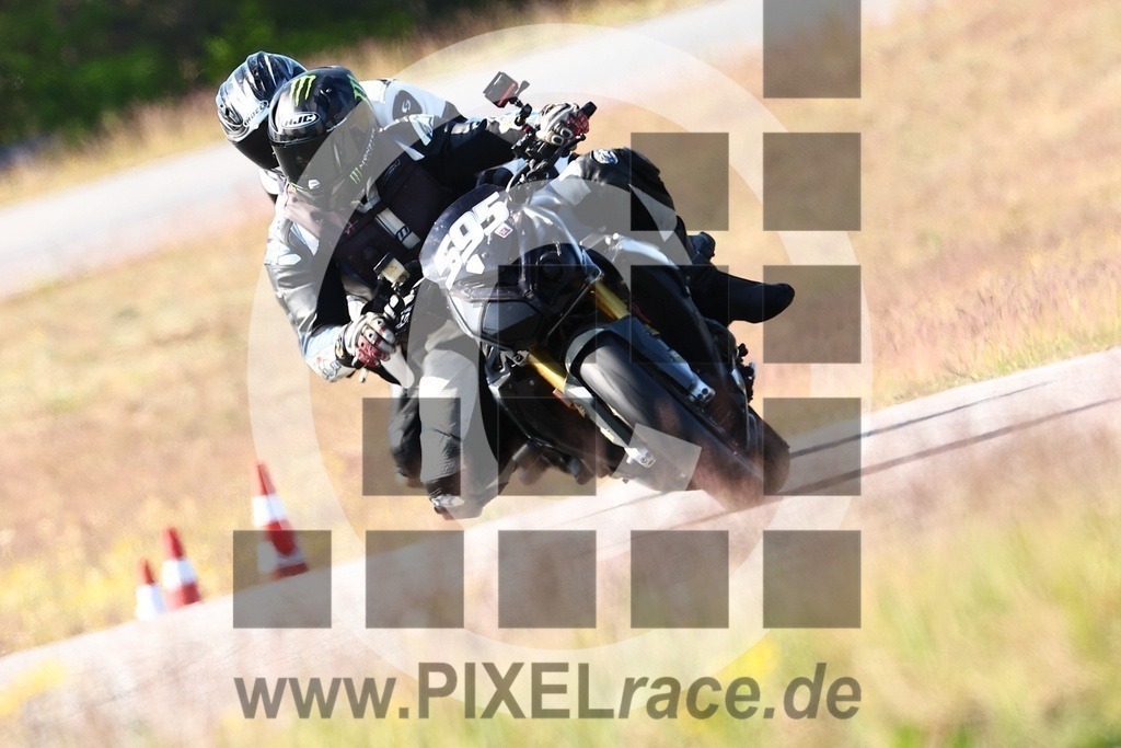 0595-20240509_00258 | Schöne Erinnerungen an spannende Momente - das festzuhalten ist unser Job. PIXELrace.de ist seit 2003 auf den Rennstrecken Europas unterwegs um die Action draußen beim Fahren und die wunderbare Stimmung imm Fahrerlager für euch einzufangen.