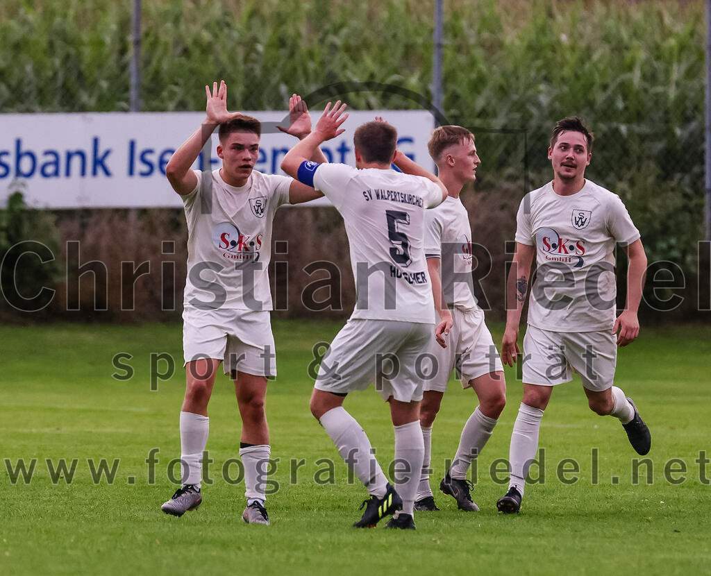 2023-08-04_056_SV_Walpertskirchen_gegen_FC_Finsing | Walpertskirchen, Deutschland, 04.08.2023:
Fußball, Kreisliga 2023 / 2024, 2. Spieltag, SV Walpertskirchen gegen FC Finsing, Endergebnis: 3:3

Adrian Alexy (SV Walpertskirchen, #41), Thomas Hötscher (SV Walpertskirchen, #5), Marius Orthuber (SV Walpertskirchen, #6), Florian Baumann (SV Walpertskirchen, #10)

Foto: Christian Riedel / fotografie-riedel.net