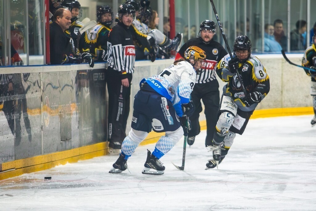 07.12.2024: Deutsche Frauen Eishockey Liga, Saison 2024/25: Mad Dogs Mannheim gegen ERC Ingolstadt | 07.12.2024: Deutsche Frauen Eishockey Liga, Saison 2024/25: Mad Dogs Mannheim gegen ERC Ingolstadt - Realisiert mit Pictrs.com