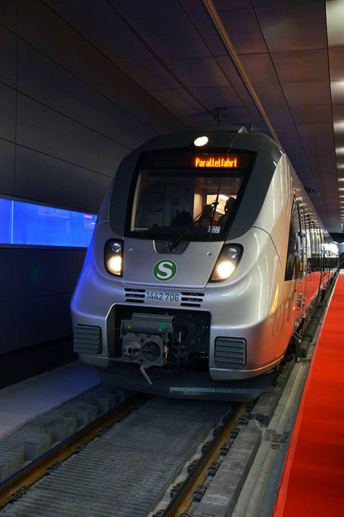 City-Tunnel Leipzig - Eröffnung 14.12.2013 | Das Team hinter BILDLEXIKON LEIPZIG bündelt historische wie aktuelle Informationen über die Stadt Leipzig in Text und Bild auf einer Plattform und stellt diese der interessierten Öffentlichkeit zur Verfügung.