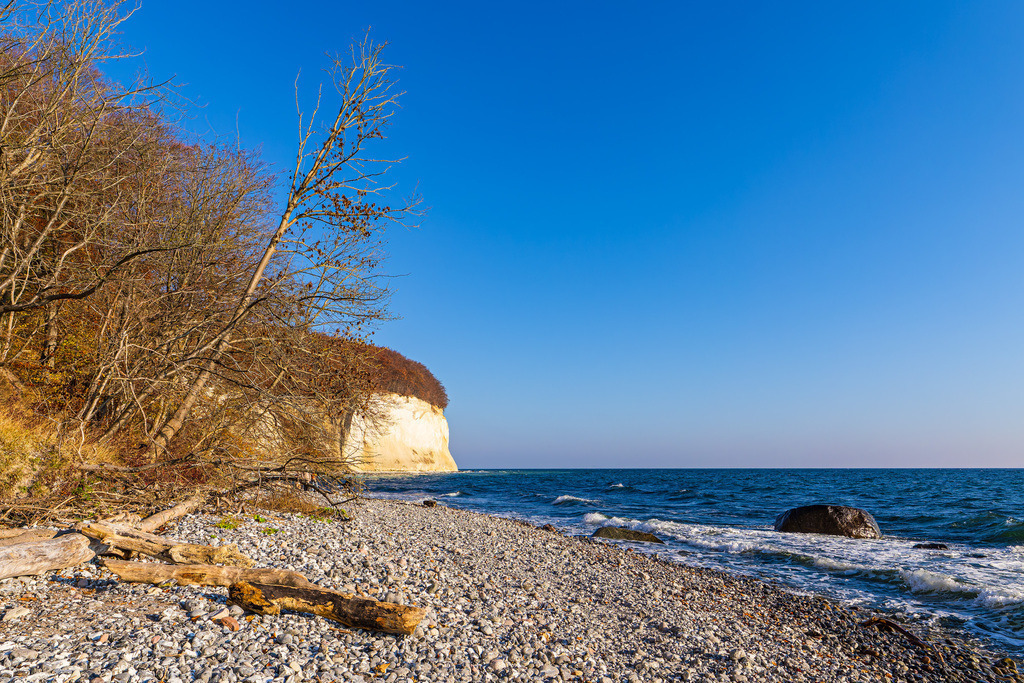 Kreidefelsen im Herbst an der Küste der Ostsee auf der Insel Rügen | Kreidefelsen im Herbst an der Küste der Ostsee auf der Insel Rügen.
