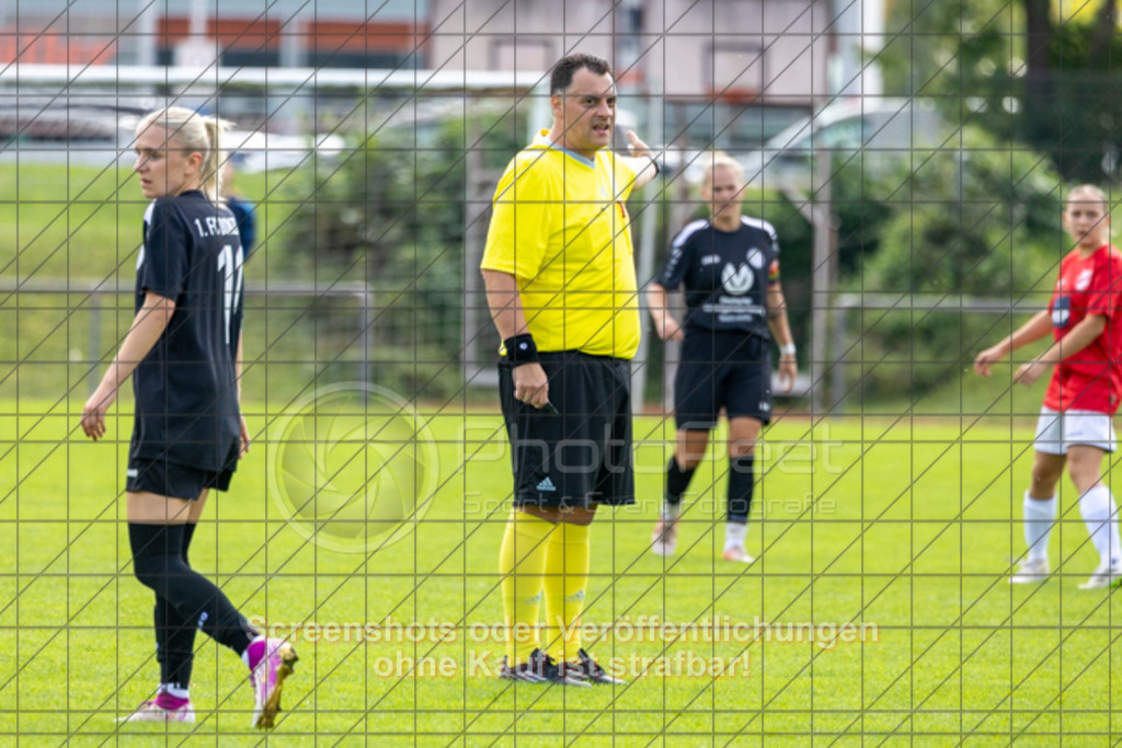 20250928_131830_0185 | #,1.FC Donzdorf (schwarz) vs. TV Derendingen (rot), Fussball, Frauen-Verbandsliga Württemberg, 03. Spieltag, Saison 2025/2026, Rasenplatz Lautertal Stadion, Süßener Straße 16, 73072 Donzdorf, 28.09.2025 - 13:00 Uhr,Foto: PhotoPeet-Sportfotografie/Peter Harich