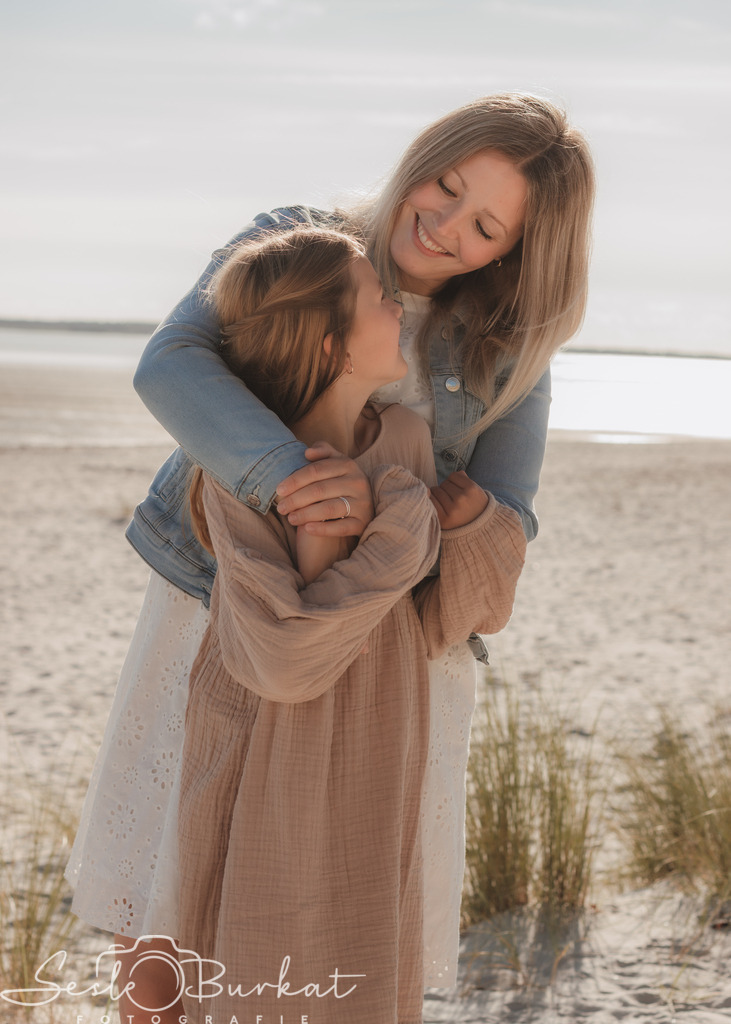 20250906-IMG_7835 | Authentische, natürliche und emotionale Fotoshootings auf der Nordseeinsel Föhr. Als Fotografin halte ich deine schönsten Momente in einzigartigen Neugeborenen-, Familien-, Paar- und Einzelshootings fest. Jetzt einen Termin vereinbaren!
