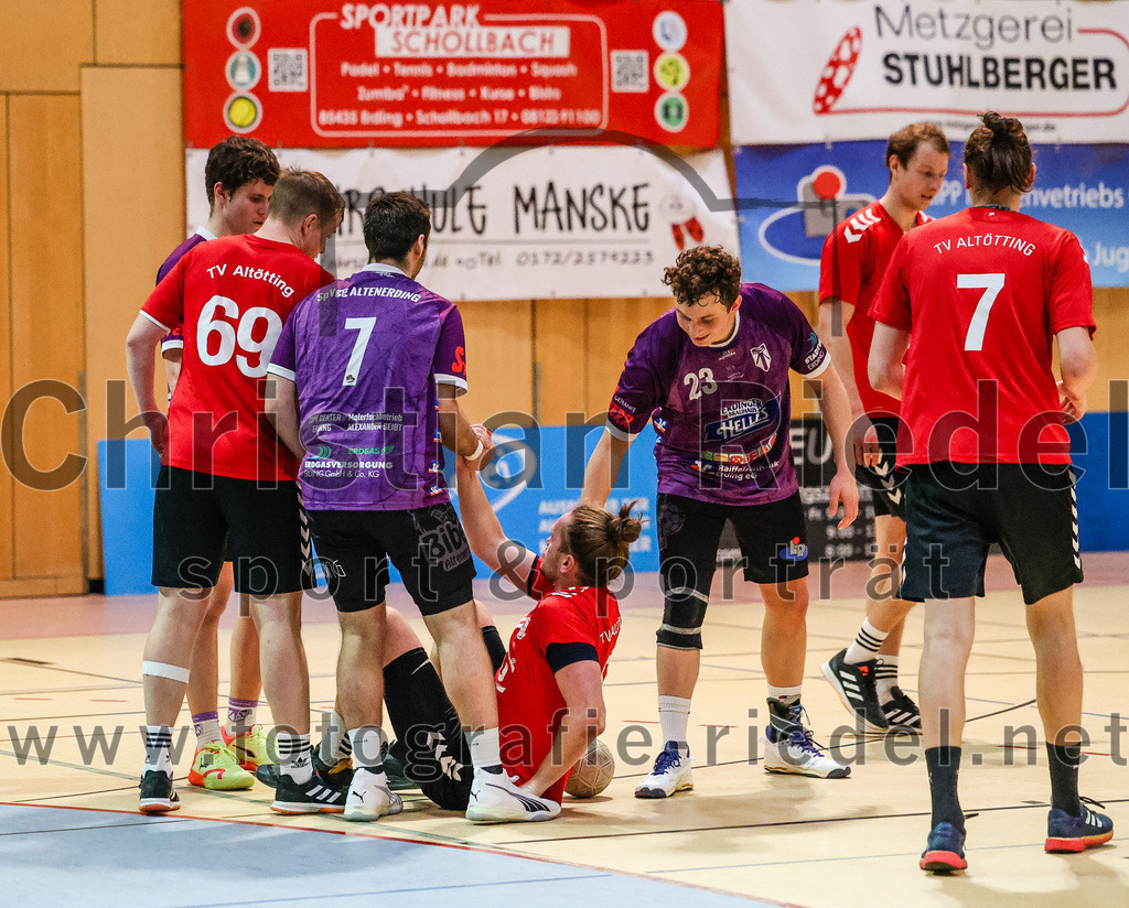 2024-01-27_087_SpVgg_Altenerding_gegen_TV_Altoetting | Erding, Deutschland, 27.01.2024:
Handball, Bezirksoberliga Männer 2023 / 2024, 13. Spieltag, SpVgg Altenerding gegen TV Altötting, Endergebnis: 30:28

Thomas Ecker (TV Altötting, #69), Simon Rüdiger (SpVgg Altenerding, #7), Patrick Malz (TV Altötting, #9), Moritz Sturm (SpVgg Altenerding, #23), Christoph Baaken (TV Altötting, #7)

Foto: Christian Riedel / fotografie-riedel.net