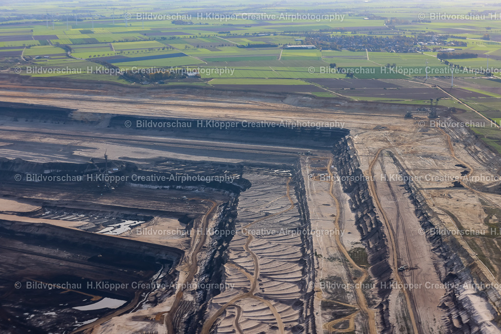 Luftbild Erkelenz _ Jülich _ Hambacher Forst_ Lützerath ist ein Weiler der Stadt Erkelenz Braukohle_ Tagebau_Garzweiler-8683 | Luftbildfotografie Hermann Klöpper - Realisiert mit Pictrs.com