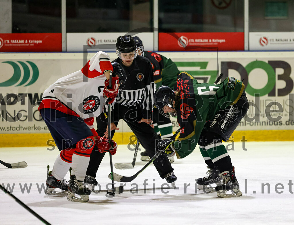 2022-12-04_114_TSV_Erding_gegen_EHC_Klostersee | Erding, Deutschland, 04.12.2022:
Eishockey, Bayernliga U17 2022 / 2023, 11. Spieltag, TSV Erding gegen EHC Klostersee, Endergebnis: 3:5

Marek Schlammer (Erding Gladiators, #6)

Foto: Christian Riedel / fotografie-riedel.net