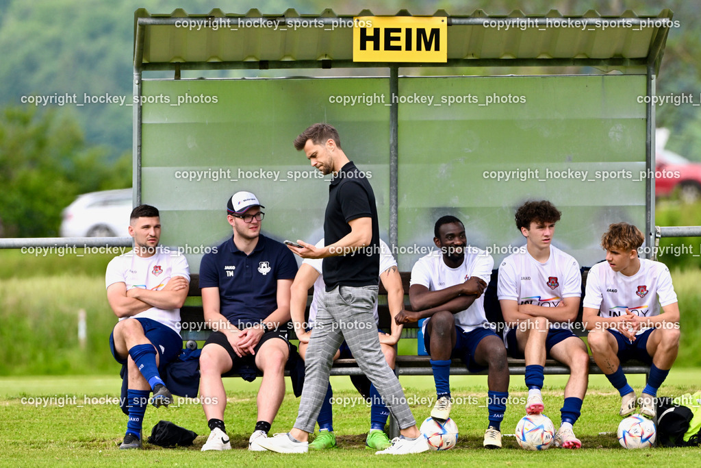 ATUS Velden vs. VST Völkermarkt | Spielerbank ATUS Velden , Headcoach ATUS Velden Marcel Günther Kuster, ATUS Velden vs. VST Völkermarkt, ATUS Velden vs. VST Völkermarkt am 30.05.2024 in St. Egyden (Sportpark St. Egyden), Austria, (Photo by Bernd Stefan)