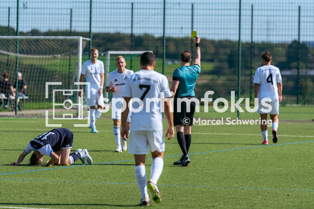SV Jägerhaus-Linde – TSV Beyenburg | David Schumann (35, SV Jägerhaus-Linde) sieht Gelb. Kreisliga A: SV Jägerhaus-Linde gegen TSV Beyenburg, Wuppertal, 27.09.2026. Endstand: 1:2 (0:1). sportimfokus / Marcel Schwering - Realisiert mit Pictrs.com