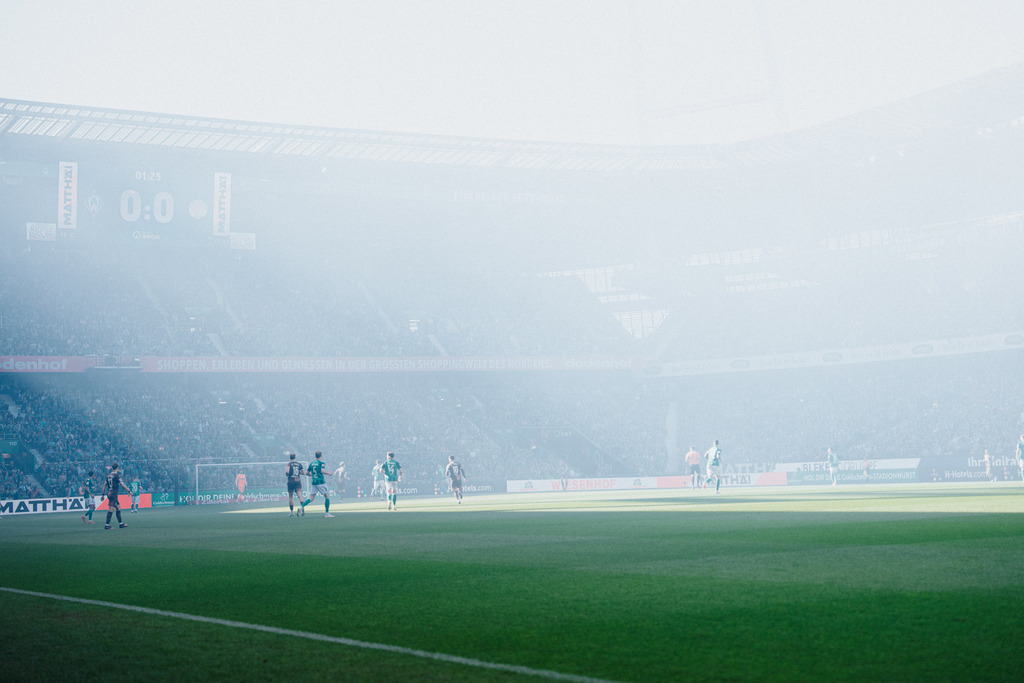 FCP08075 | Der offizielle Shop für FC St. Pauli Fotos. Wähle aus Spielszenen & Fanmomenten dein FCSP Wunschformat. Wir liefern Millerntor-Atmosphäre.