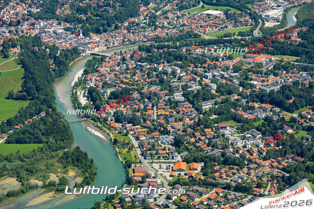 Aktuelles Luftbild von  Bad Tölz - Die Luftaufnahme wurde 2022 mittels UL-Flugzeug erstellt ( keine Drohne ) - hochauflösende Kamera-Systeme von  Canon -Beste Qualität - Für grossformatige Ausdrucke geeignet. Die Geschenkidee !