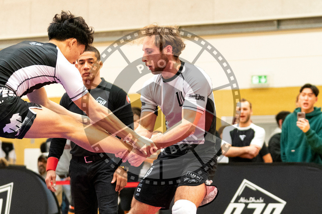 20231118PBB13799 | Fighters compete during the AJP Tour 600 Frankfurt Championship in Frankfurt/Main, Germany, on November 18, 2023.