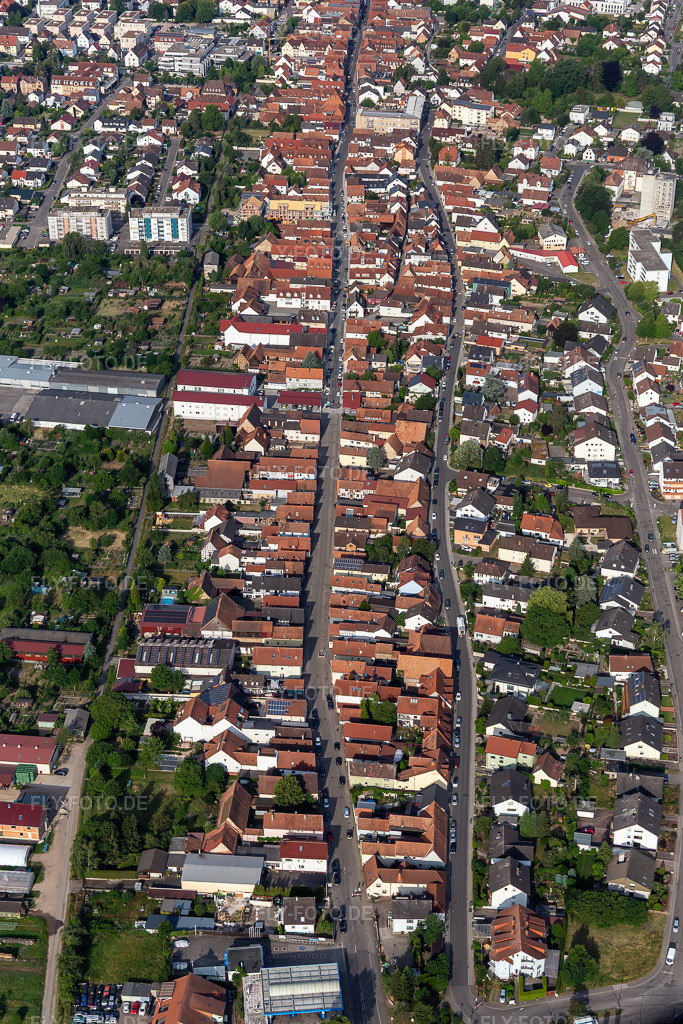 Luftbild: Verlauf der Straßenführung der Rheinstraße in Kandel im Bundesland Rheinland-Pfalz in Deutschland. Foto: IMG_120858.jpg vom 03.06.2020 durch Werner Riehm/FLY-FOTO.de