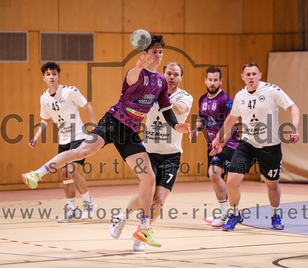 2025-02-15_035_SpVgg_Altenerding_gegen_SVW_Burghausen | Erding, Deutschland, 15.02.2025:Handball, Bezirksoberliga Männer 2024 / 2025, 16. Spieltag, SpVgg Altenerding gegen SVW Burghausen, Endergebnis: 32:31Tim Steininger (SpVgg Altenerding, #10), Martin Gizler (SVW Burghausen, #7)Foto: Christian Riedel / fotografie-riedel.net