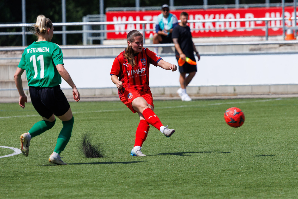 FCHTVS_260531_6692 | 1.FC Heidenheim 1846 II vs. TV Steinheim, Fußball, Frauen, Bezirksliga, 2025/2026, Meisterrunde, 5. Spieltag, 31.05.2026 in Heidenheim, Kunstrasen b. Voith-Arena West(Foto: Michael Bulling) - Realisiert mit Pictrs.com