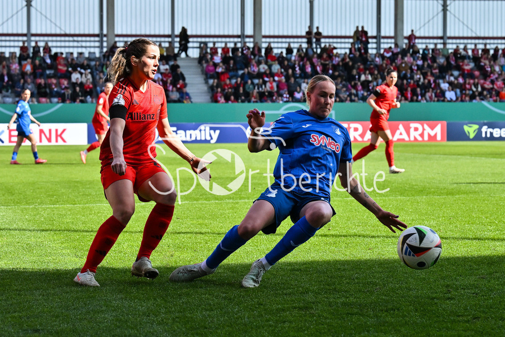 FC Bayern München - TSG 1899 Hoffenheim | im Duell Tuva HANSEN (FCB #6) und Laura Johanna DICK (TSG Hoffenheim Frauen 21) / Zweikampf / Frauen DFB Pokal: FC Bayern Muenchen - TSG 1899 Hoffenheim, FC Bayern Campus am 22.03.2025