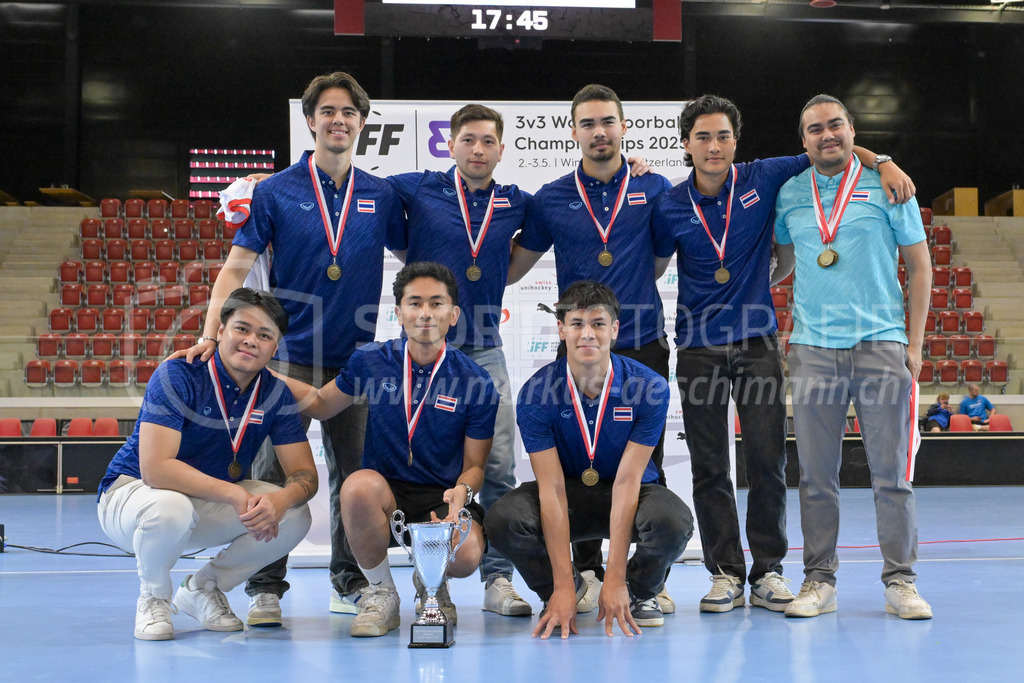3v3 World Floorball Championships 2025 - Medal Ceremony | Team Thailand wins the B final, during 3v3 World Floorball Championships 2025, Switzerland: 03.05.2025, Winterthur, AXA ArenaEvent page: <a href="https://www.u19wfc2025.ch/">www.u19wfc2025.ch</a>Credit: Markus Aeschimann, <a href="https://markus-aeschimann.ch">markus-aeschimann.ch</a>Instagram: <a href="https://instagram.com/sportfotografie.aeschimann">@sportfotografie.aeschimann</a> - Realisiert mit Pictrs.com