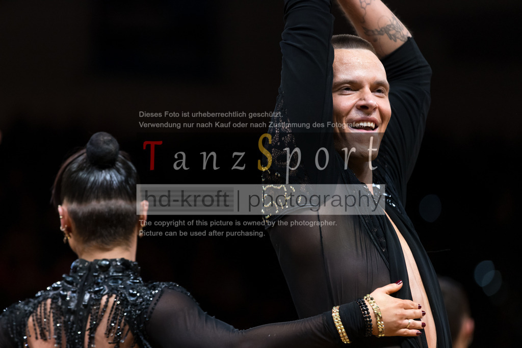 20241109_DM-Formationen_5884 | Tanzsportbilder, Standardtanz, Lateintanz, WDSF, DTV, LTVB, dancecomp, goc, hessen tanzt, blaues band der spree, walzer, tango, wiener walzer, slowfox, quickstepp, samba, rumba, cha-cha-cha, paso doble. jive, hd-kroft photography, turniertanzsport