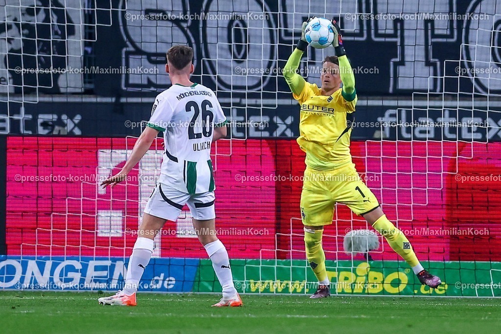 BMG07032501059 | 07.03.2025, Fußball, Borussia Mönchengladbach - 1.FSV Mainz 05, 1. Fußball Bundesliga, Borussia-Park, Saison 2024 2025: Torwart Jonas Omlin (Mönchengl. #1) verteidigt das TorDFB regulations prohibit any use of photographs as image sequences and or quasi-video.