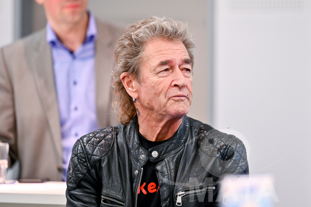 _DWI1818 | Peter Maffay bei Presse Konferenz auf der Stand Play Mobil bei der Spielwarenmesse in Messe Nürnberg. Nürnberg, 31.01.2023 - Realisiert mit Pictrs.com