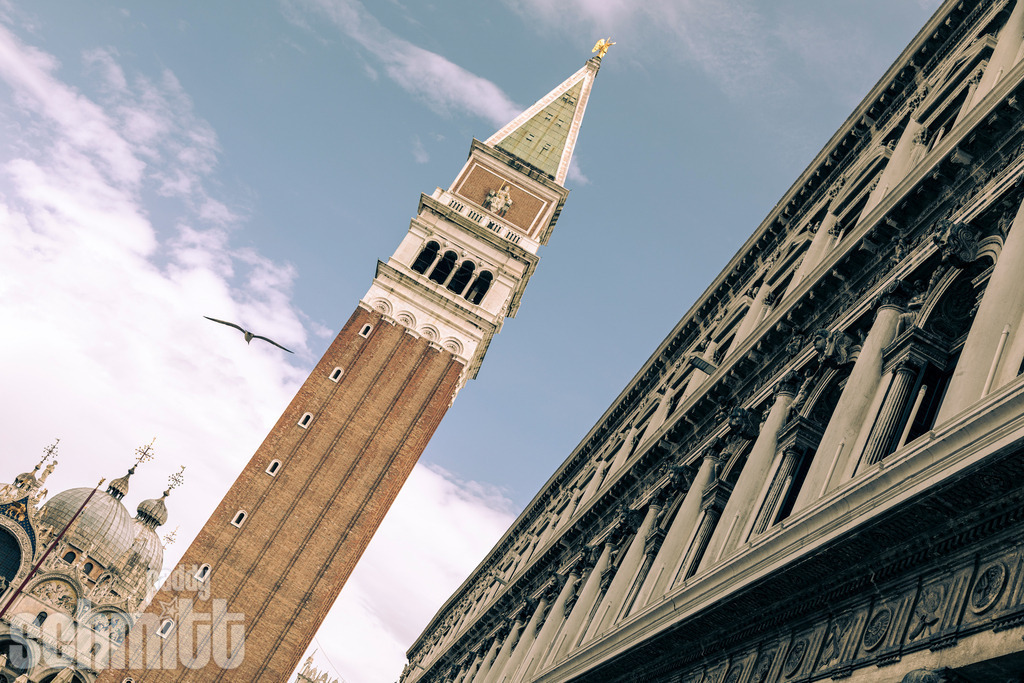 PS-Venedig-2026-22 | Entdecke die größte Bildgalerie der Region mit Fotografien aus dem Allgäu, der Bodenseeregion, Oberschwaben, dem Donautal und der Schwäbischen Alb. Landschaften, Luftaufnahmen und Reisefotografie als Wandbild und Fotokunst. - Realisiert mit Pictrs.com