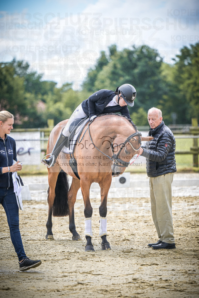 DOS_9909 | Entdecke hochwertige Reitturnierfotos von Foto Oger. Professionell, emotional und authentisch – jetzt Lieblingsmomente im Shop bestellen.Deutschlandweite Turnierfotografie. - Realisiert mit Pictrs.com