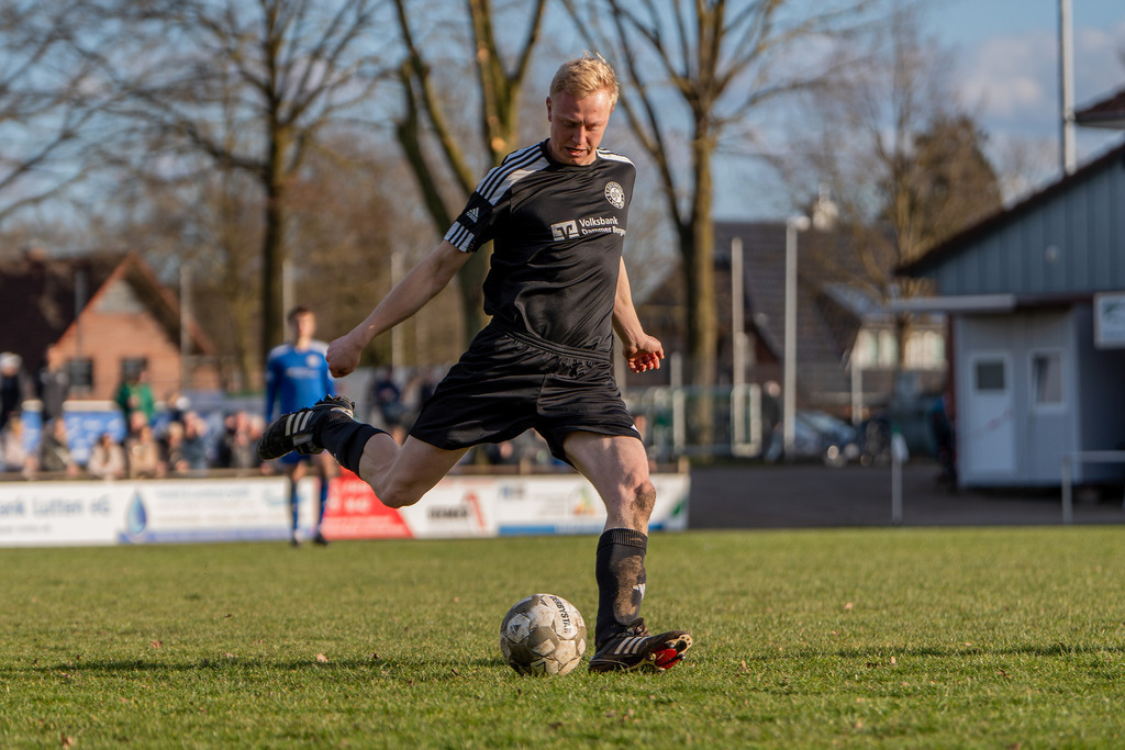 Fußball I Herren I Saison 2025-2026 I Bezirksliga Weser-Ems 4 I 21. Spieltag I TuS Lutten - SW Osterfeine I 4161 | jns.sportfotos - Realisiert mit Pictrs.com